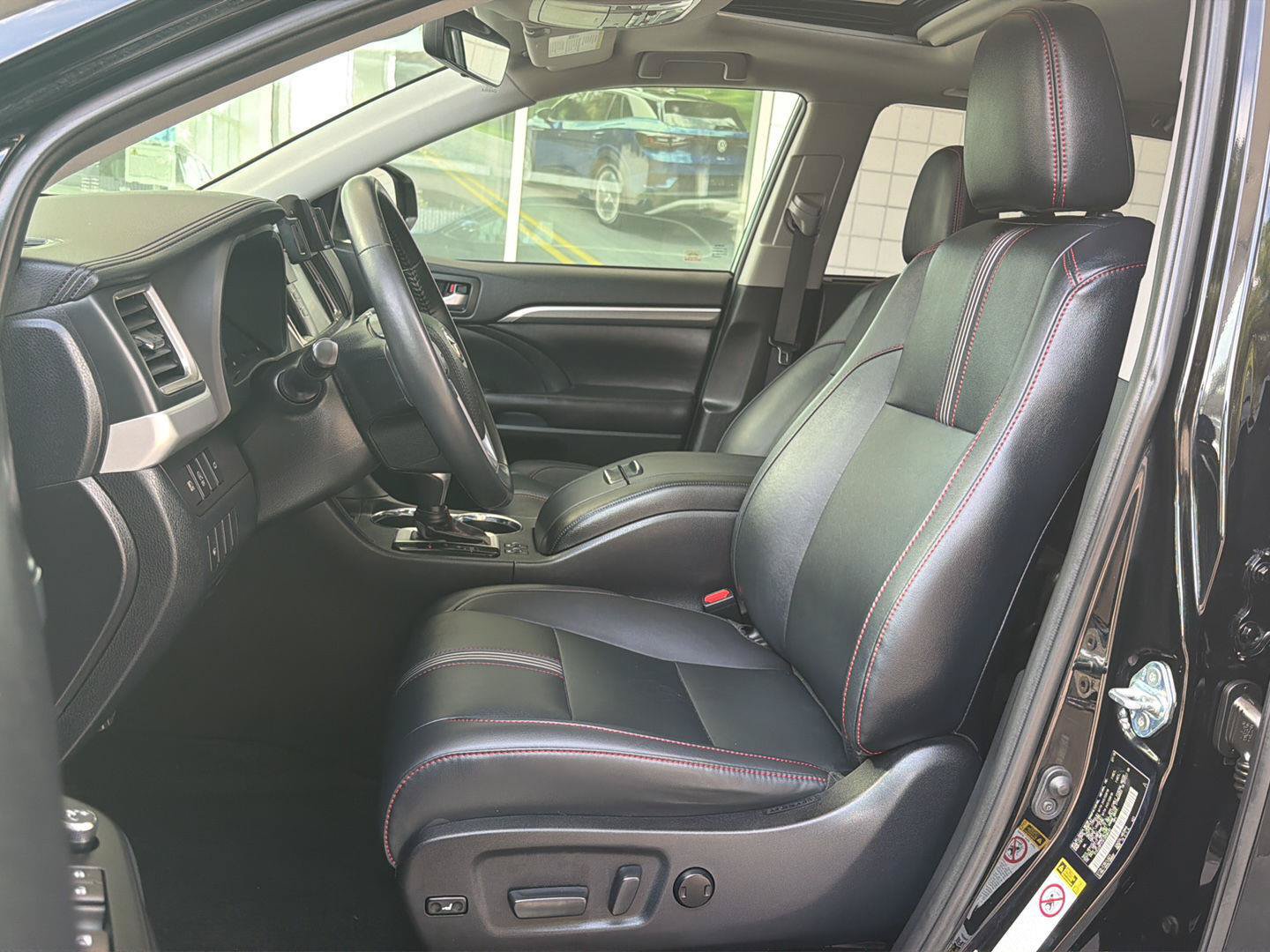 Used 2019 Toyota Highlander SE AWD/4WD image 17