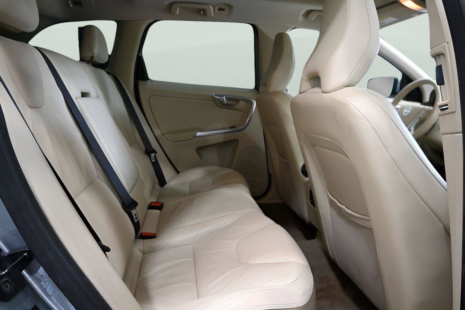 Used 2013 Volvo XC60 3.2 AWD/4WD image 19