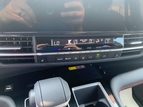 Used 2026 Toyota Sienna XSE FWD image 23
