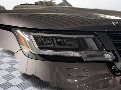 New 2026 Land Rover Range Rover Long Wheelbase SE AWD/4WD image 17