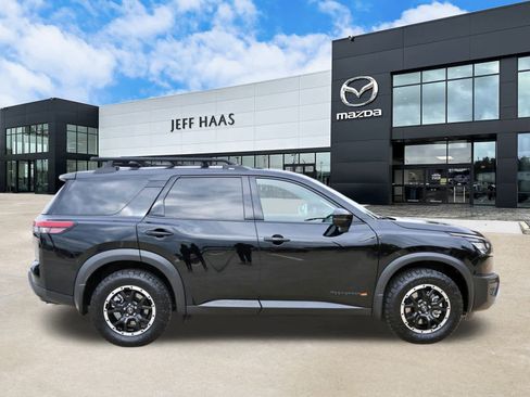 Used 2025 Nissan Pathfinder Rock Creek image 5