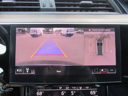 Used 2019 Audi e-tron Prestige w/ Prestige Package image 10