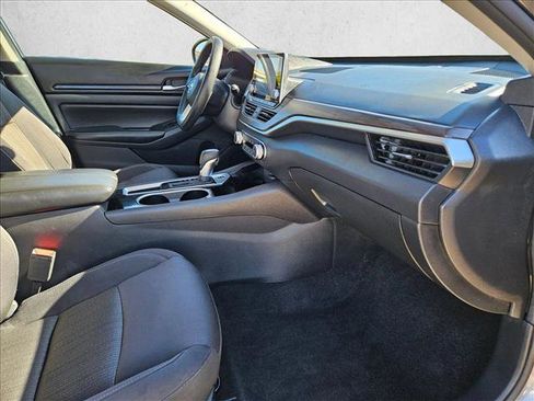 Used 2024 Nissan Altima 2.5 SV image 20