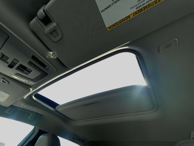 Used 2025 Toyota Sienna XLE FWD image 36