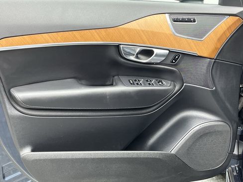 Used 2023 Volvo XC90 B6 Plus image 8