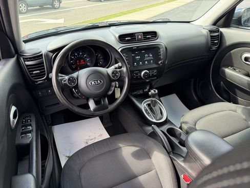 Used 2018 Kia Soul + FWD image 17