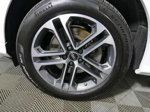 Certified 2025 Audi Q5 Premium w/ Convenience Package AWD/4WD image 9