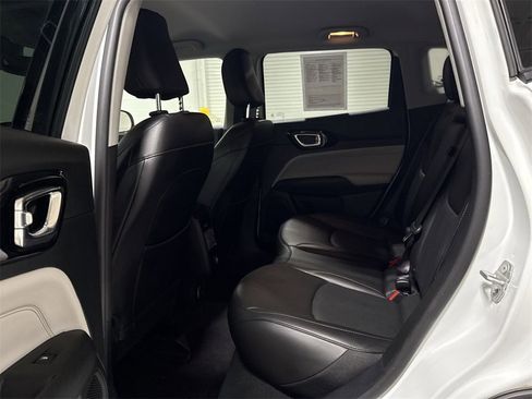 Used 2022 Jeep Compass Limited image 22