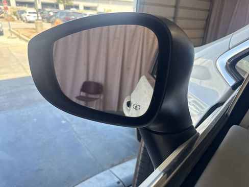 Used 2023 Chrysler Voyager LX FWD image 19