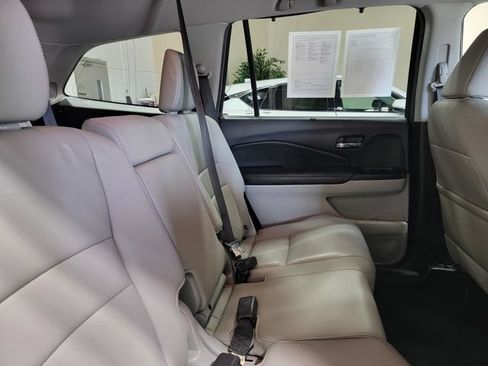 Used 2017 Honda Pilot Touring image 14