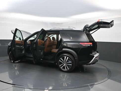 Used 2025 Nissan Pathfinder Platinum w/ Cargo Package FWD image 43
