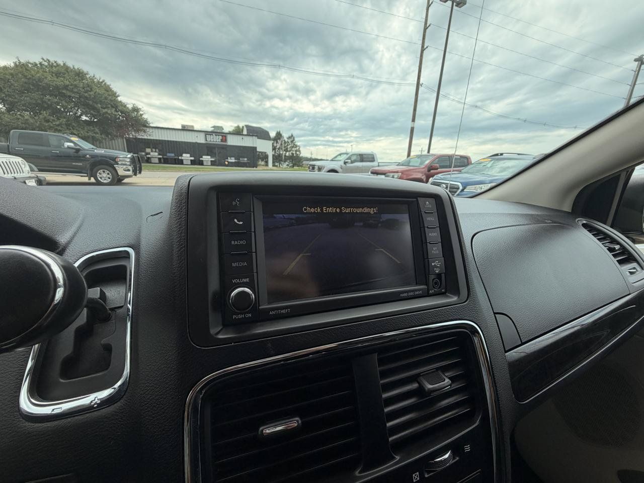 Used 2020 Dodge Grand Caravan SE w/ Rear Park Assist Package FWD image 18