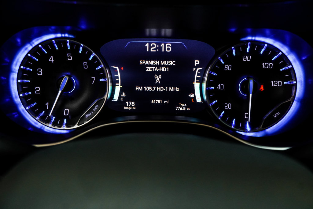 Used 2023 Chrysler Pacifica Limited FWD image 36