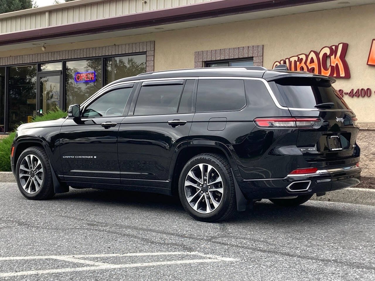 Used 2021 Jeep Grand Cherokee L Overland w/ Luxury Tech Group IV AWD/4WD image 4