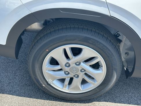 New 2025 Hyundai Venue SE image 18