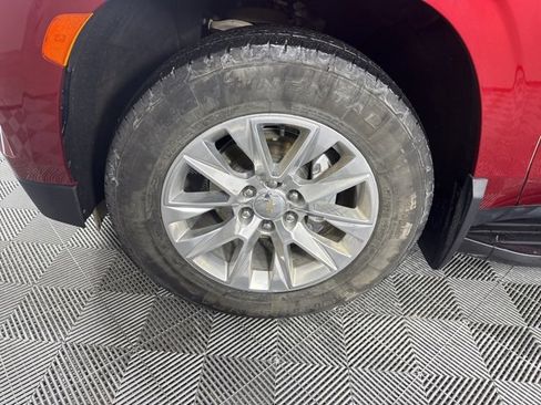 Used 2024 Chevrolet Suburban Premier image 7