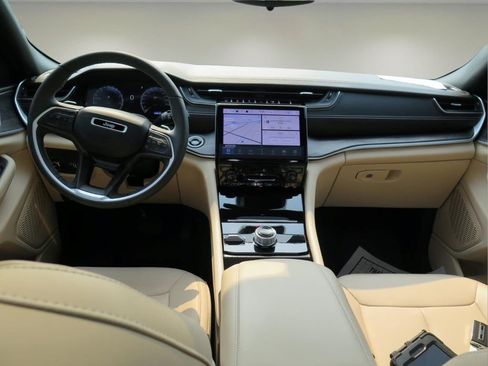 Used 2024 Jeep Grand Cherokee Limited image 22