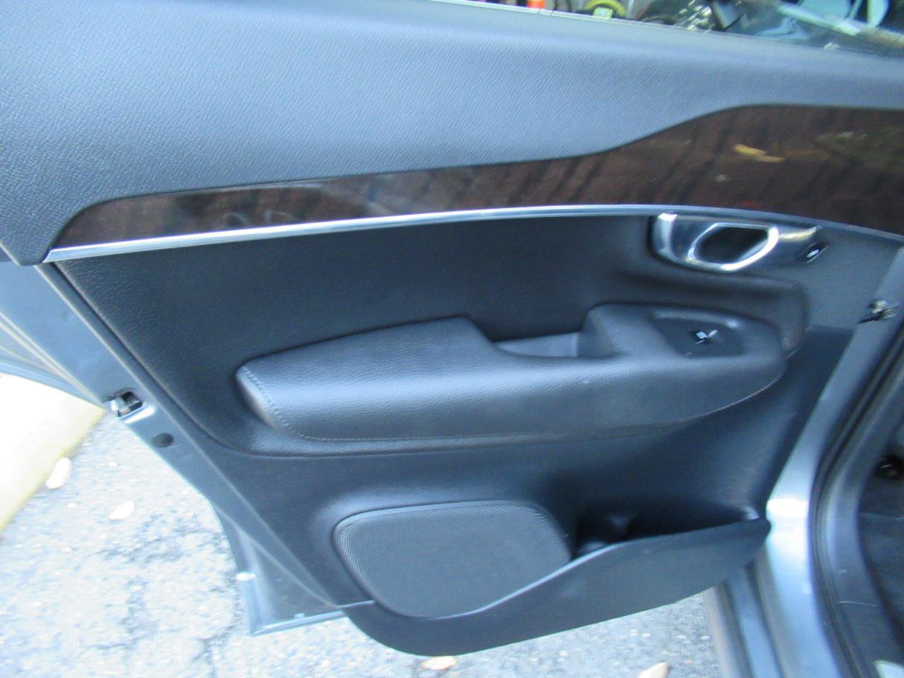 Used 2017 Volvo XC90 T6 Momentum w/ Vision Package AWD/4WD image 13