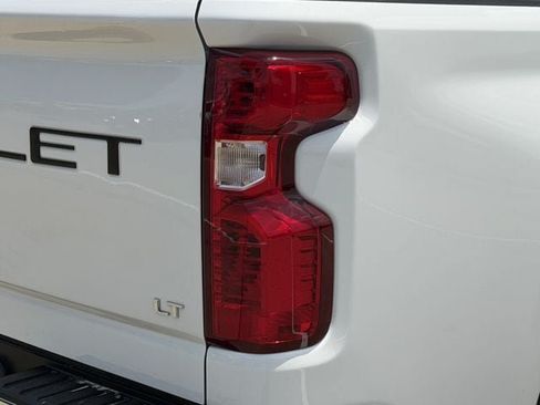 Used 2024 Chevrolet Silverado 2500 LT AWD/4WD image 7