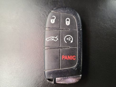 Used 2015 Chrysler 200 Limited w/ Convenience Group image 32