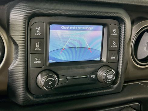 Used 2018 Jeep Wrangler Unlimited Sport S AWD/4WD image 13