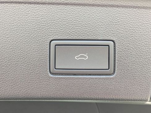 New 2025 Volkswagen Atlas Cross Sport SE image 30