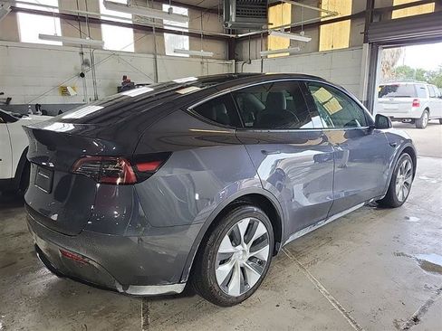 Used 2023 Tesla Model Y Long Range AWD/4WD image 3