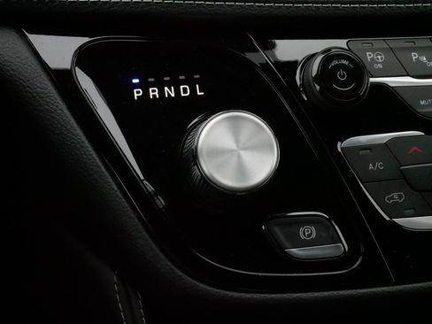 Used 2024 Chrysler Pacifica Limited w/ S Appearance Package image 24