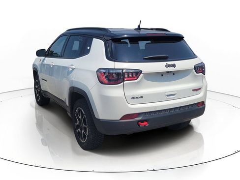 Used 2025 Jeep Compass Trailhawk AWD/4WD image 3