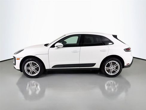 Used 2022 Porsche Macan AWD/4WD image 2