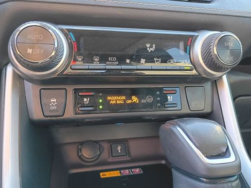 Used 2022 Toyota RAV4 Limited image 26