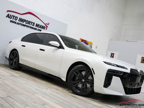 Used 2023 BMW 760i xDrive image 28