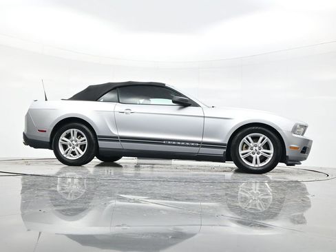 Used 2011 Ford Mustang V6 w/ 101A Rapid Spec Order Code image 42