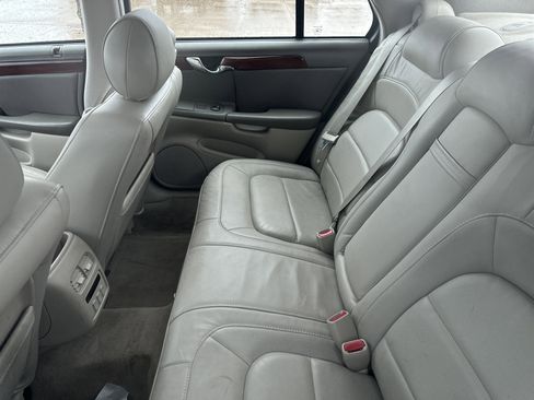 Used 2005 Cadillac De Ville w/ Deville Premium Package image 6