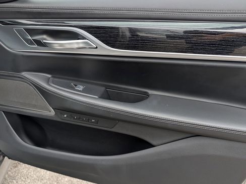 Used 2022 BMW 740i xDrive w/ M Sport Package image 38