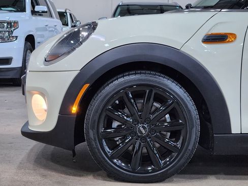 Used 2019 MINI Cooper 4-Door Hardtop image 6