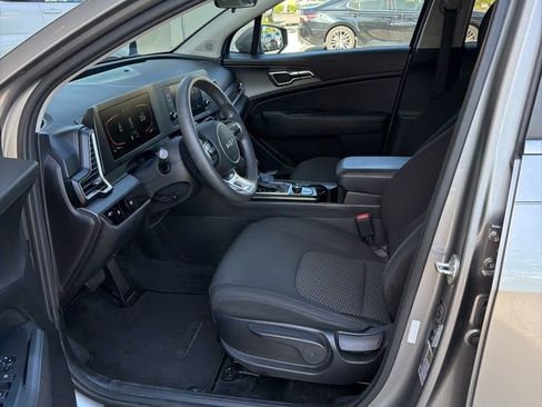Used 2023 Kia Sportage LX FWD image 6