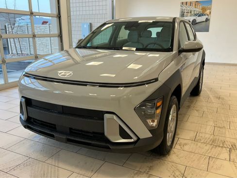 Used 2026 Hyundai Kona SE image 2