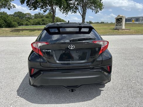 Used 2018 Toyota C-HR XLE FWD image 11