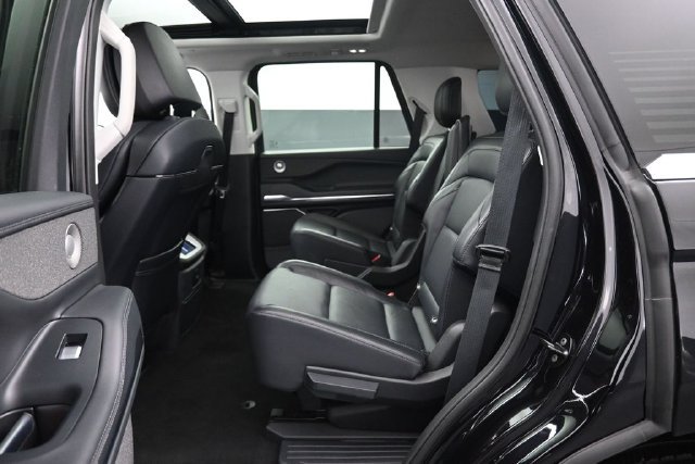 Certified 2025 Lincoln Navigator Reserve AWD/4WD image 21