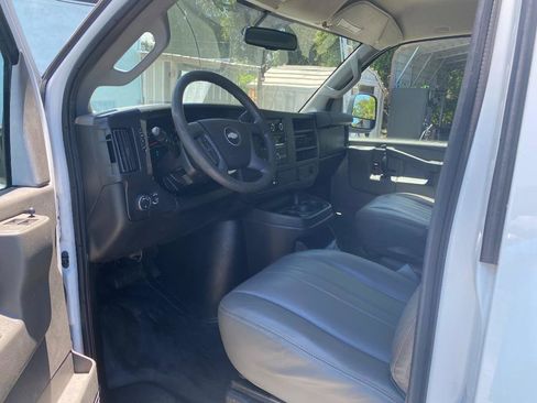 Used 2017 Chevrolet Express 2500 RWD image 14
