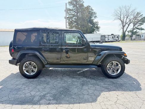 Used 2018 Jeep Wrangler Unlimited Sahara image 4