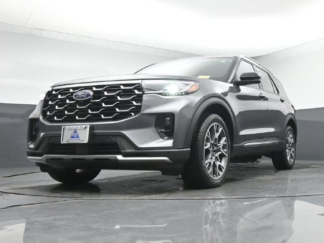 Used 2025 Ford Explorer Platinum w/ Ultimate Package AWD/4WD image 12