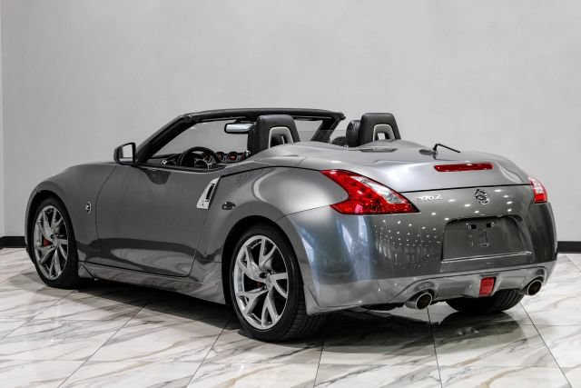 Used 2016 Nissan 370Z Touring Sport RWD image 17
