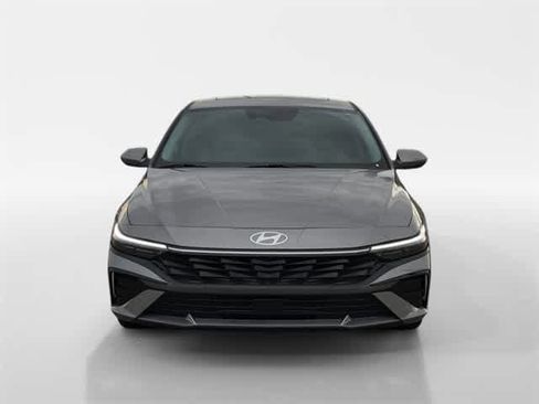 Certified 2025 Hyundai Elantra Limited image 8