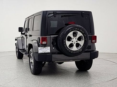 Used 2017 Jeep Wrangler Unlimited Sahara w/ Connectivity Group AWD/4WD image 6