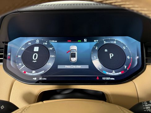 Used 2023 Land Rover Range Rover Long Wheelbase SE image 17