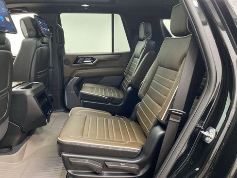 Used 2025 GMC Yukon Denali Ultimate w/ LPO, Floor Liner Package image 16