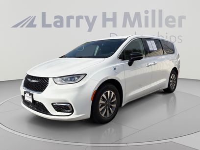 Used 2024 Chrysler Pacifica Limited