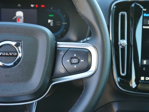 Used 2023 Volvo XC40 Recharge Ultimate image 27